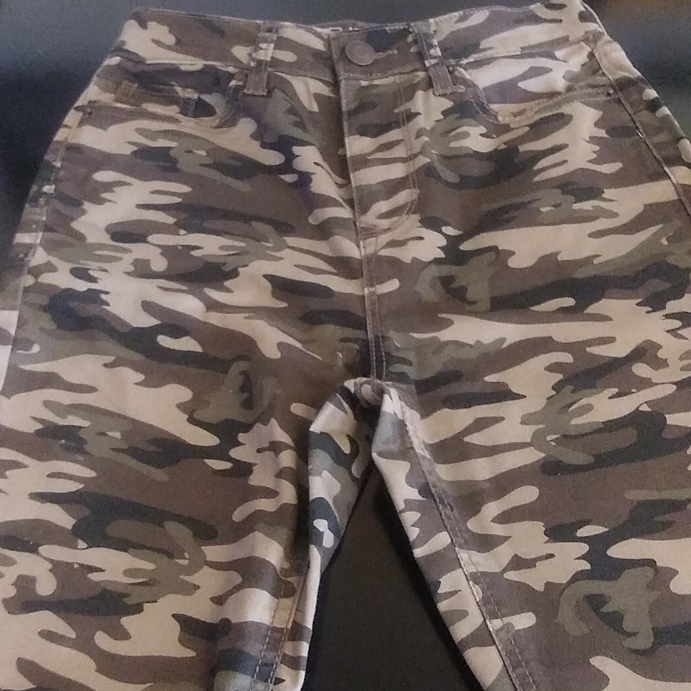 Levi camouflage skinny legs je ans.